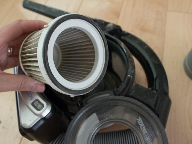 How to Clean a Vacuum Filter