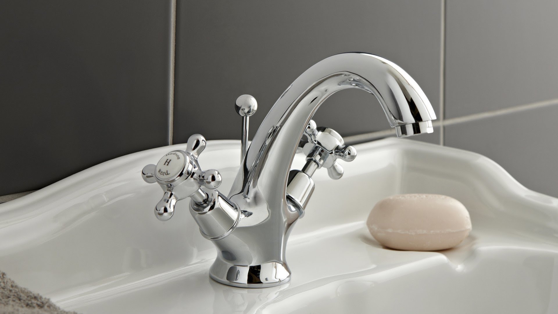 What Type of Bathroom Faucets Are Popular